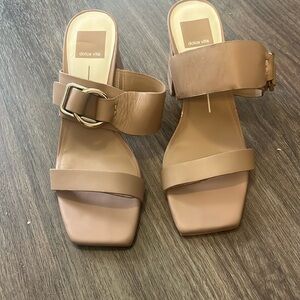 Gently worn, 7.5, heel, nude